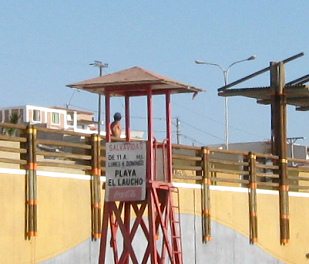 Playa Laucho, torre de vigilancia, primer
                        plano