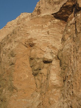 Cerro Morro, una cara en la piedra y con
                        pjaros