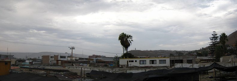 Vista del balcn del hostal Yungay con
                          Arica con neblina el 30 de abril 2010
