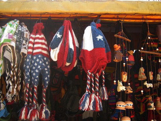Gorros con la bandera chilena y
                                mviles