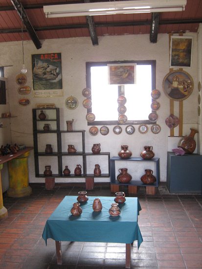 Kunsthandwerkerdorf von Arica,
                            ausgestellte Keramiken