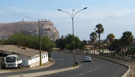 Avenida Chile, vista al cerro Morro 01,
                            primer plano