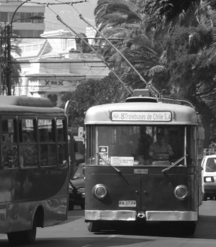 Die Trolleybusse der 1960er Jahre
                            laufen in Valparaiso nach wie vor, nur wird
                            das Streckennetz nicht ausgebaut... [2]