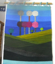 Wandbehang mit einem grafisch
                              dargestellten Strand mit farbigen Bumen
                              03