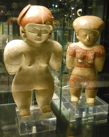 Chorrera culture (Ecuador), 2 extraterrestrial
                  astronaut goddesses with short arms and helmet