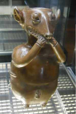 Culture Manteo Huancavilca (Ecuador), an
                          extraterrestrial god with a mouse head