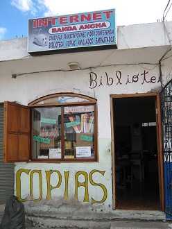 Salasaca-Zentrum, Bibliothek mit
                                  Internet