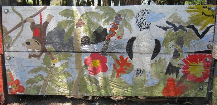 Urwald mit Affe, Palmen, Blumen, einem
                            Riesenvogel, mit dem Meer im Hintergrund mit
                            Felseninseln und einer frhlichen Sonne,
                            Grossaufnahme