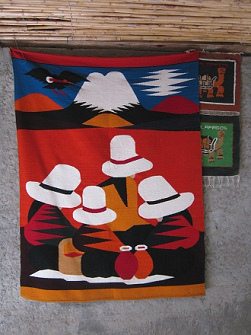 Wandteppich mit vier Klatschtanten, Vulkan,
                    Kondorvogel und Wolke