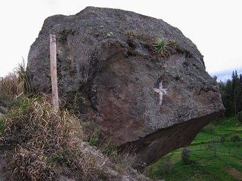 La piedra del cantante en
                                  Salasaca-Huasalata
