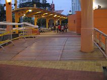 Guayaquil, Promenade 2000, Holzbrcke
                        zwischen den Restaurantzonen