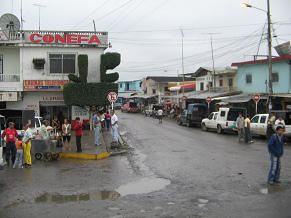 Naranjal-Machala, pasaje de un pueblo,
                          calle lateral