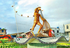 Monumento de pesquera en
                                    Huaquillas