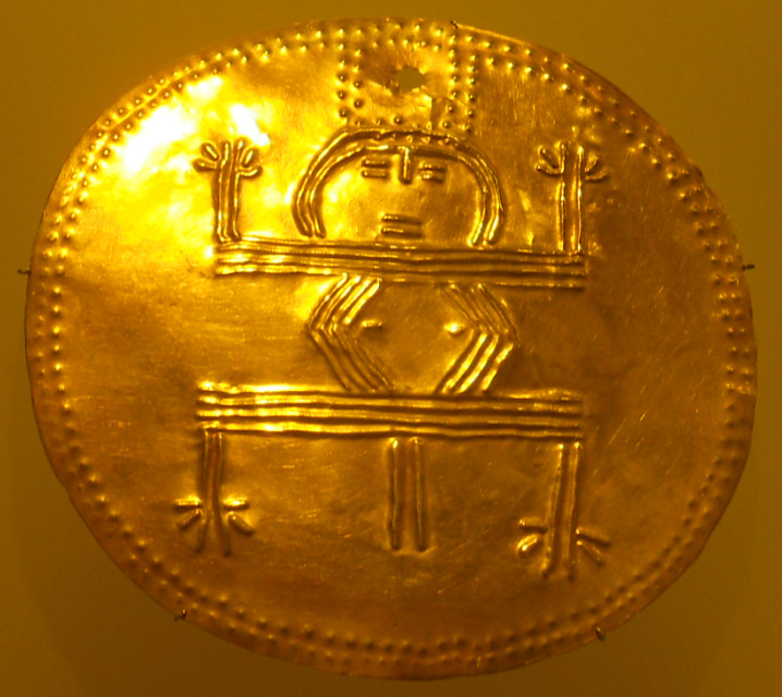 Die letzte Zeit der San Agustn-Kultur,
                      Goldplatte mit einem ausserirdischen Gott mit
                      krbisfrmigem Kopf mit rechteckigen Augen