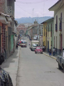 Triumphbogen mit
                              Strasse, Ayacucho