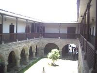 Casona
                        "Boza y Sols", Ayacucho, patio
                        interior