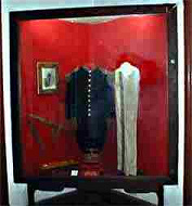Uniforme
                      de gala de mariscal Cceres, museo Cceres,
                      Ayacucho