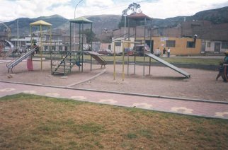 Parque infantil en Prolongacin Libertad,
                        castillo de nio, vista 01