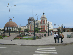 Chilca, plaza central, panorama
                                    02