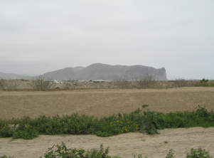 Chilca, vista al cerro a lado del mar