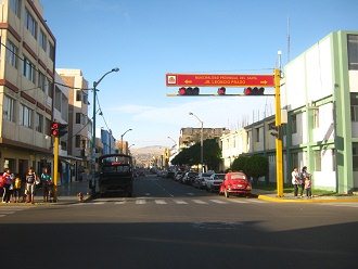 La cruce de jirón Prado con jirón
                          Palacios