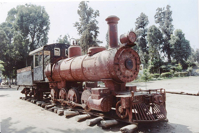 Locomotora del tren muerto de Chimbote a
                          Huaraz en el Vivero Municipal, el parque
                          grande de Chimbote