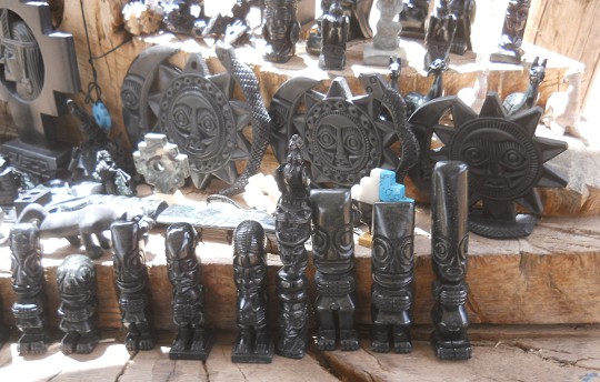 Kunsthandwerkwerkstatt in Cusco
                    Sacsayhuamn: Schwarze Figuren 01, Inkas oder
                    Ausserirdische - Es waren GTTER