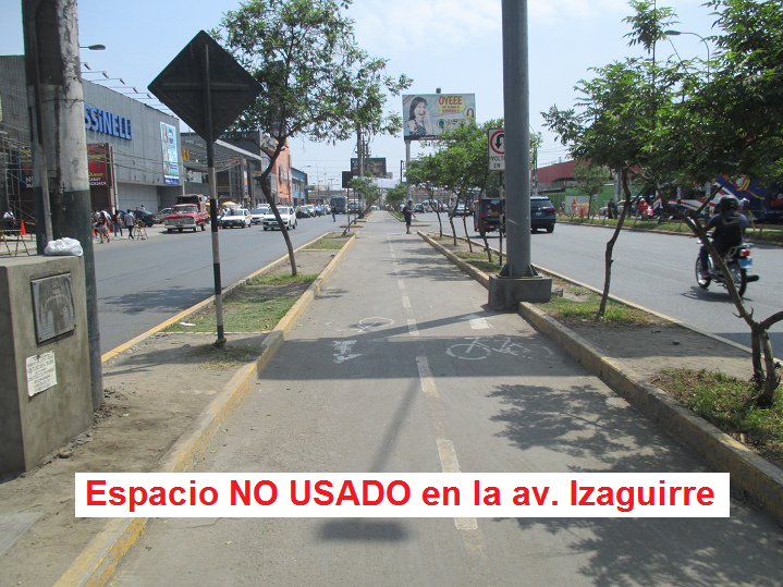 FOTO 8:
                                  avenida Izaguirre en Independencia
                                  2-4-2019: El espacio central NO ES
                                  USADO