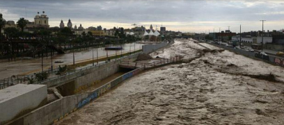 Lima, el Parque de la
                        Muralla es inundado por el ro Rimac