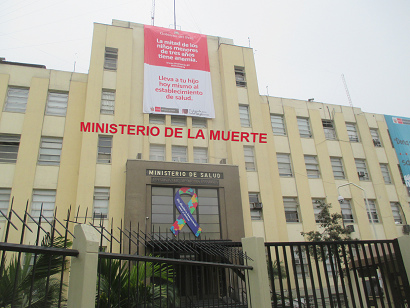 El Ministerio de Salud de Lima es un
                        Ministerio de la Muerte porque dejan morir gente
                        a propsito - la fachada stalinista
