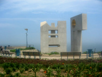 Miraflores, Malecn 28 de Julio, monumento