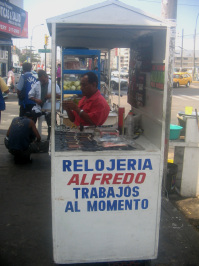Surquillo, Avenida Paseo de la Republica,
                        Uhrmacherstand