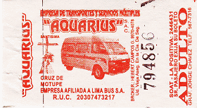 Billete de bus rojo y blanco de la empresa
                        de bus "Aquarius" con minicombi