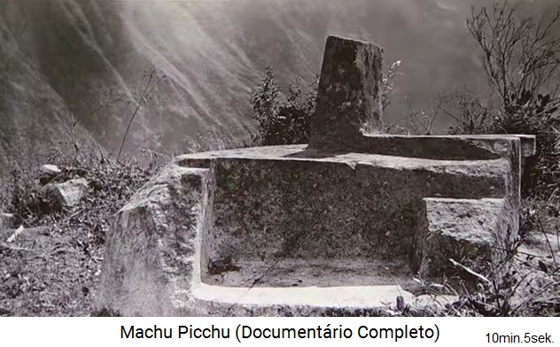 Bingham en Machu Picchu en 1912:
                      La piedra del sol (en quechua: Intiwatana) con sus
                      bordes originales