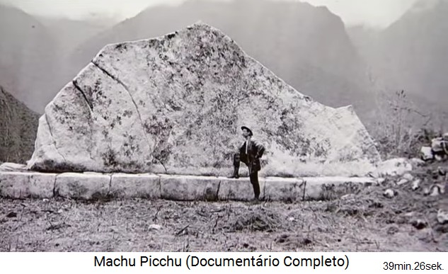 Bingham en Machu Picchu en
                      1912: la piedra sagrada tiene una forma similar
                      como la montaa Yanantn atrs