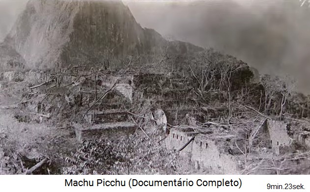 Bingham
                      en Machu Picchu en 1912: la zona no limpiada con
                      el templo de espejos / templo de morteros y con
                      las casas de trabajo
