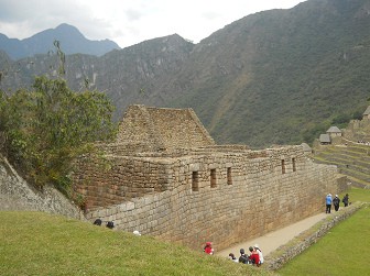 Machu
                      Picchu: muros grandes resisten a todos los
                      terremotos sin mortero