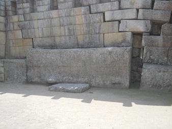 Templo central, la piedra gigante central