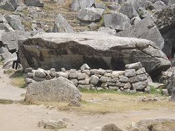 Cantera de Machu Picchu, piedra gigante, primer
                    plano