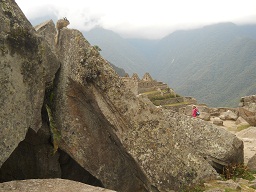 Cantera de Machu Picchu: piedra con corte con
                    ngulo recto con comadreja