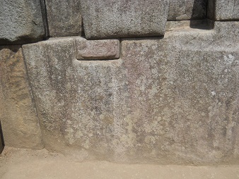 Vista interior de la piedra con 32 esquinas 01