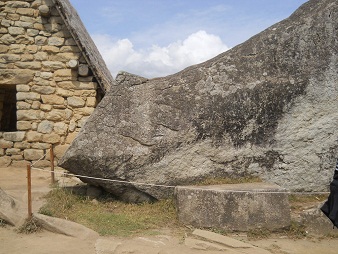 Machu Picchu, piedra sagrada, la punta del lado
                    del revs, primer plano