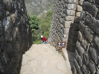 Machu Picchu: el camino de la casa de la
                    princesa al prisin en forma del guila cndor,
                    placa indicador