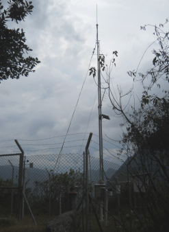 Camino al puente Inca, la antena meteorolgica
                    del ministerio SENAMHI