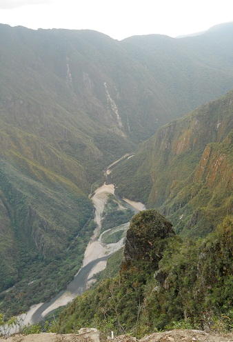 Camino al puente Inca, vista al valle Urubamba,
                    foto panormica