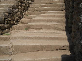 Die Treppen in Machu Picchu sind teilweise aus einem Stck, Nahaufnahme