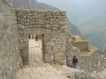 Machu Picchu: Das Haupt-Sonnentor, die Sicht von aussen
