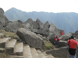 Der grosse Steinbruch von Machu Picchu:
                    Geschnittene Gigasteine im Steinbruch 1