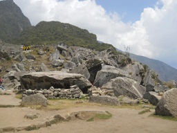 Der grosse Steinbruch von Machu Picchu: Sicht
                    auf den Gigastein 02