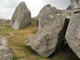 Der grosse Steinbruch von Machu Picchu: Steine
                    mit geschnittenen, flachen Flchen